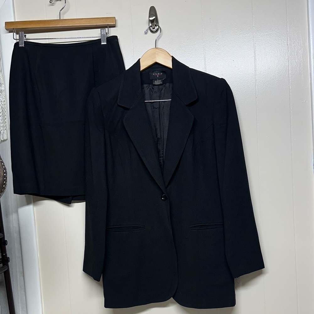 Studio9 Elegant Black Blazer and Skirt Ensemble